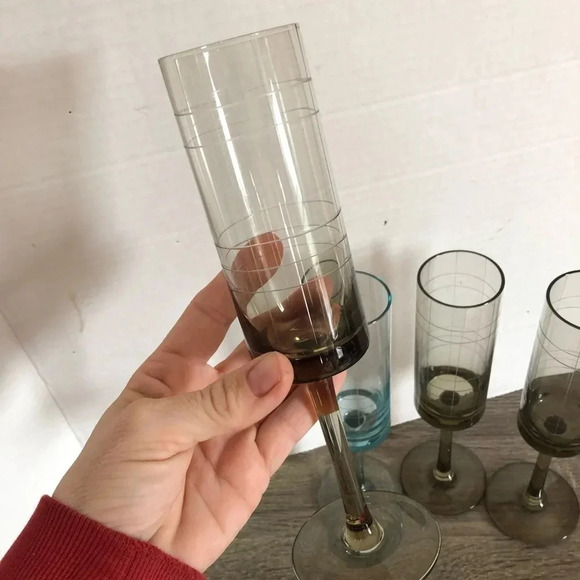 Grid Etched Coloured  Glass Champagne Flutes - Picture 3 of 10